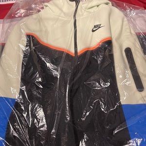 Nike tech Brand new just took off tags